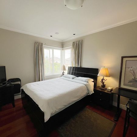 Lucky Room, A Comfortable Bedroom With Private Bathroom Close To Yvr Richmond Exterior photo